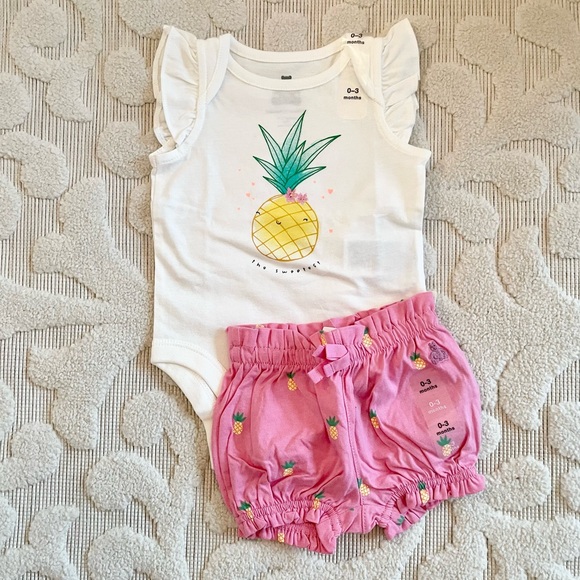 GAP Other - Baby Gap girl pineapple outfit NWT!